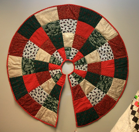 Beautiful Tree Skirt - Crafts Sale