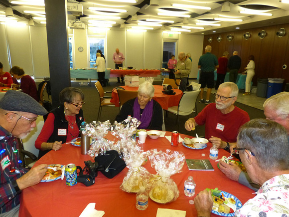 2019 Holiday Potluck (photos by Barry)