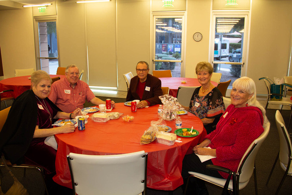 2019 Holiday Potluck (photos by Elmer)