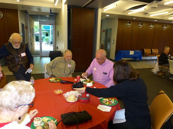 2019 Holiday Potluck (photos by Barry)