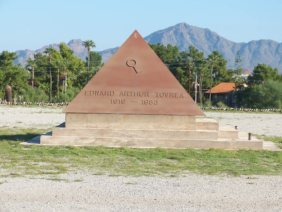 Memorial with Tovrea "petroglyph"
